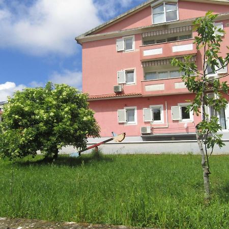 Green Garden Apartments Ровинь Экстерьер фото