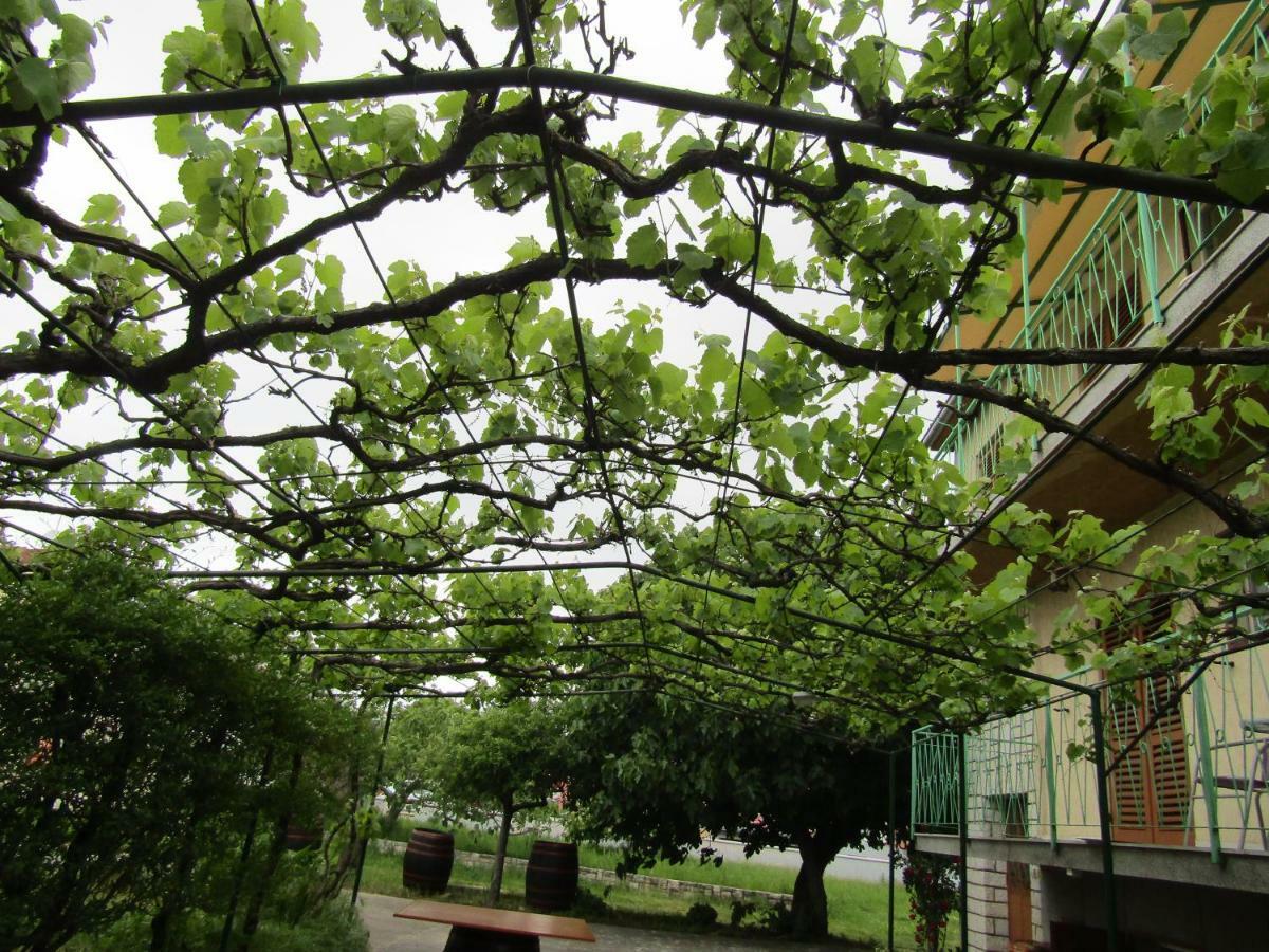 Green Garden Apartments Ровинь Экстерьер фото